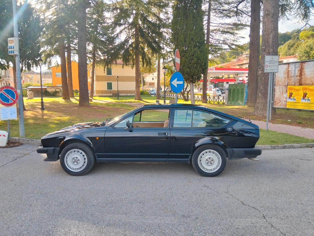 Alfa Romeo GTV 2500 v6