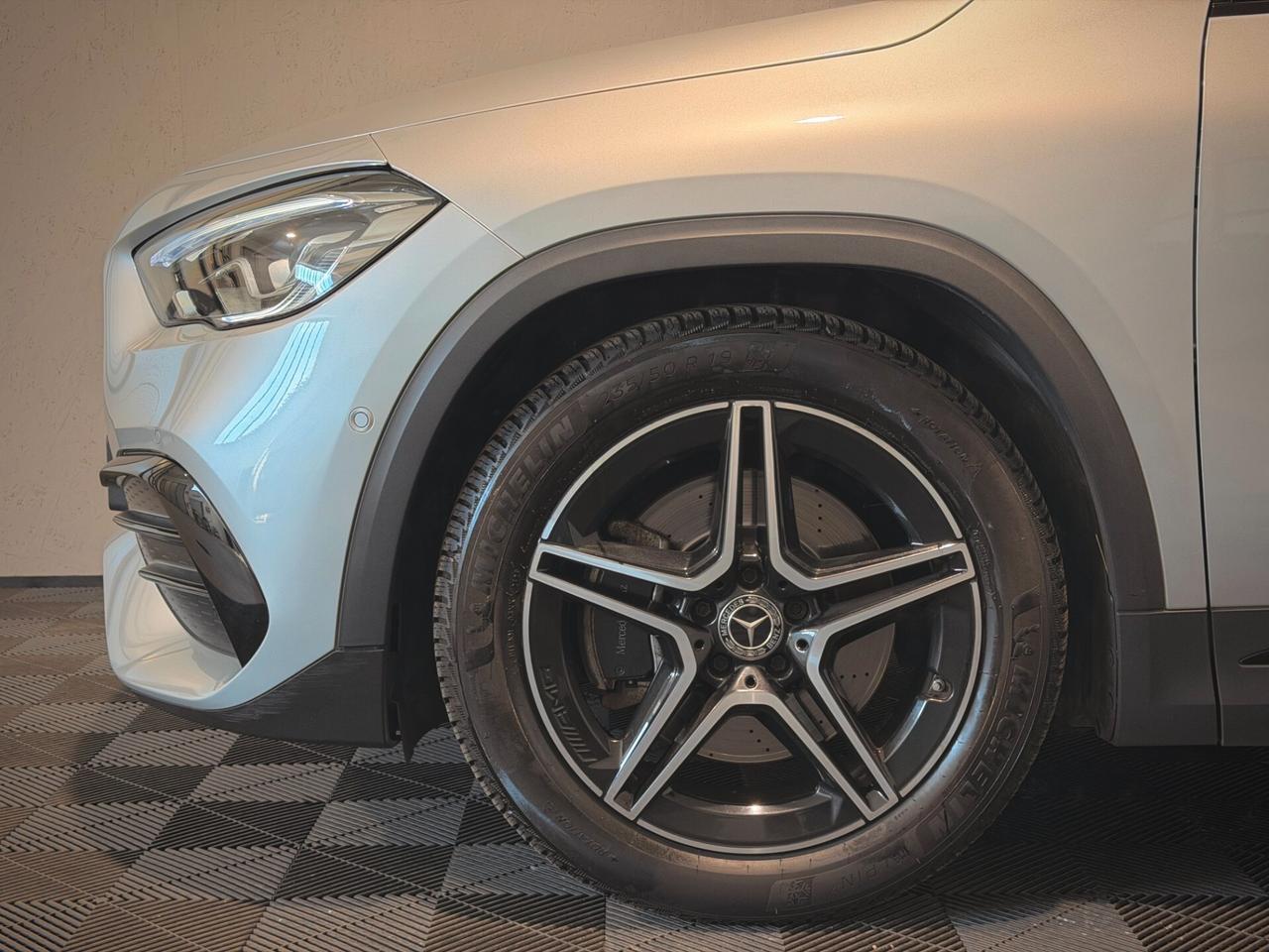 Mercedes-Benz GLA 250 4Matic AMG Premium - NIGHT EDITION - UNICO PROP