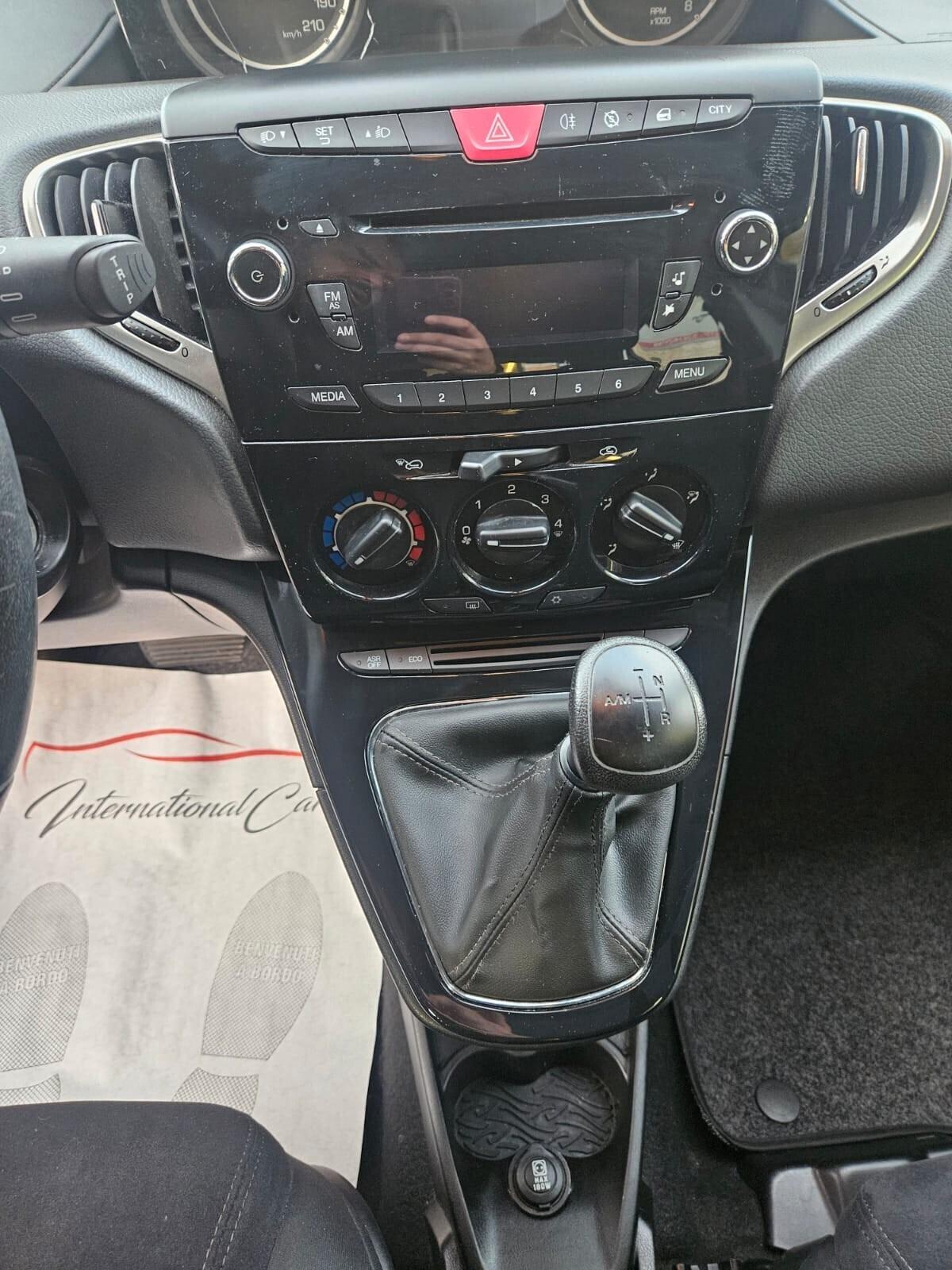 Lancia Ypsilon AUTOMATICA 900 benz 85cv