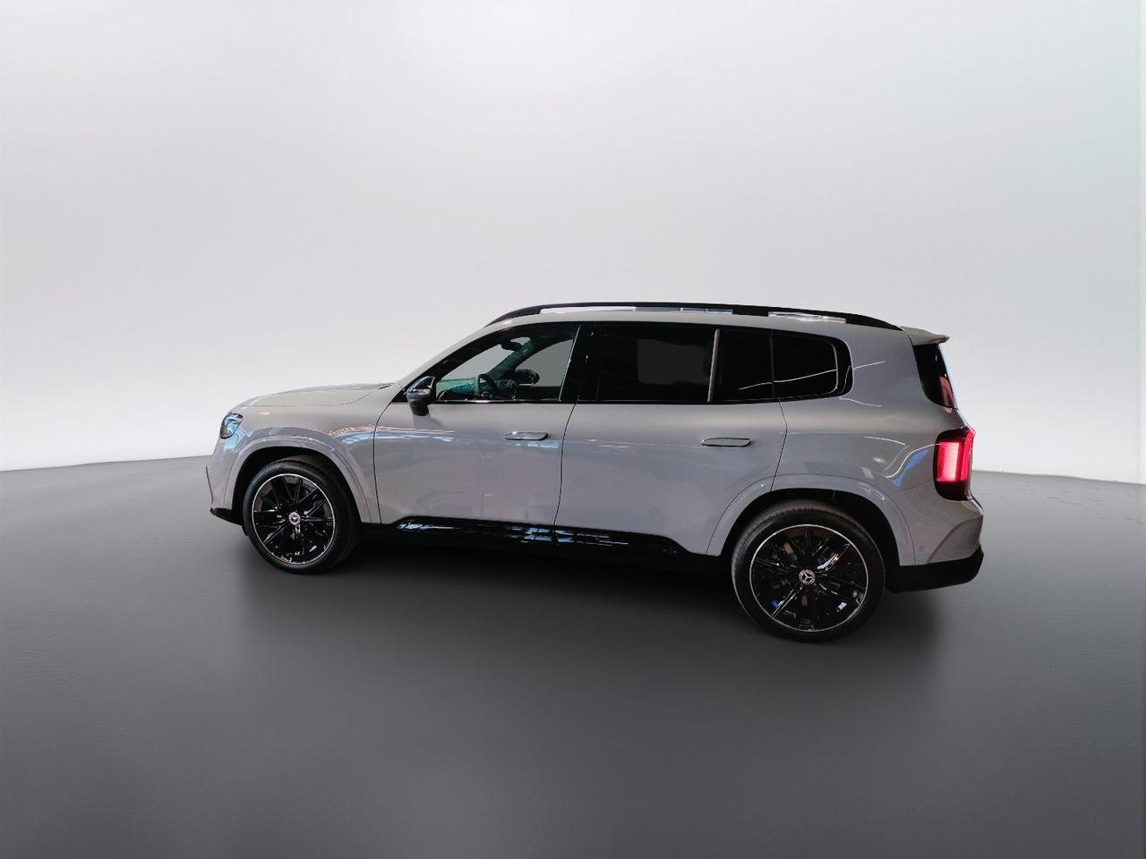 Mercedes-Benz GLB 250+ con tecnologia EQ