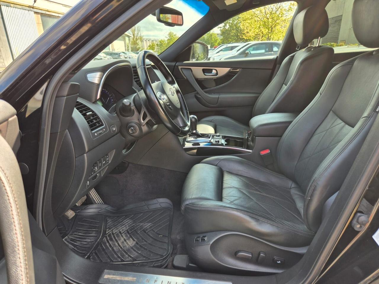 Infiniti QX70 3.0 diesel V6 AT Ultimate