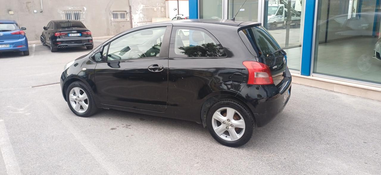 Toyota Yaris 1.0 3 porte Sol