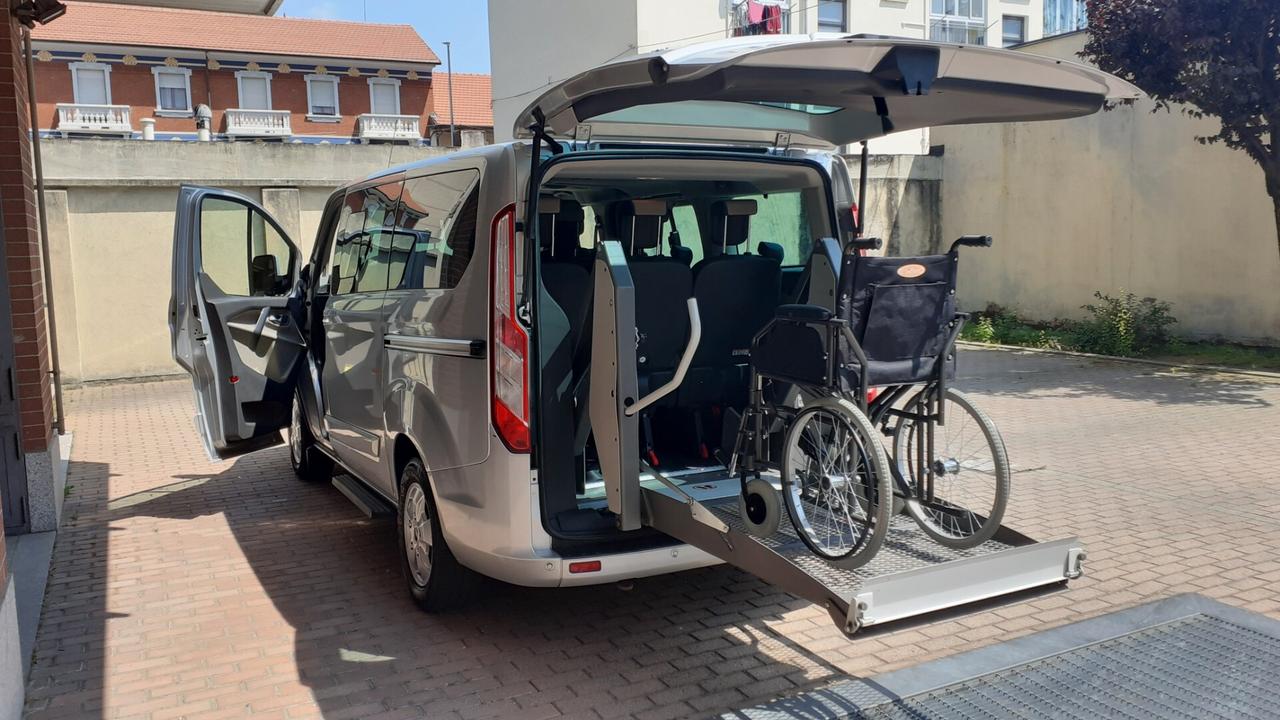 Ford Tourneo Custom Ford Tourneo Connect trasporto disabili pedana