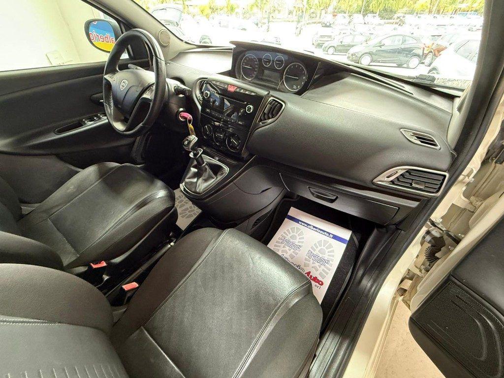 Lancia Ypsilon 1.2 69 CV 5 porte Platinum
