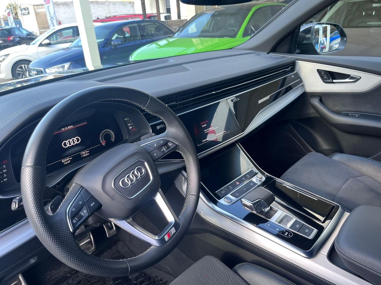 Audi Q8 50 TDI 231 CV quattro s-line