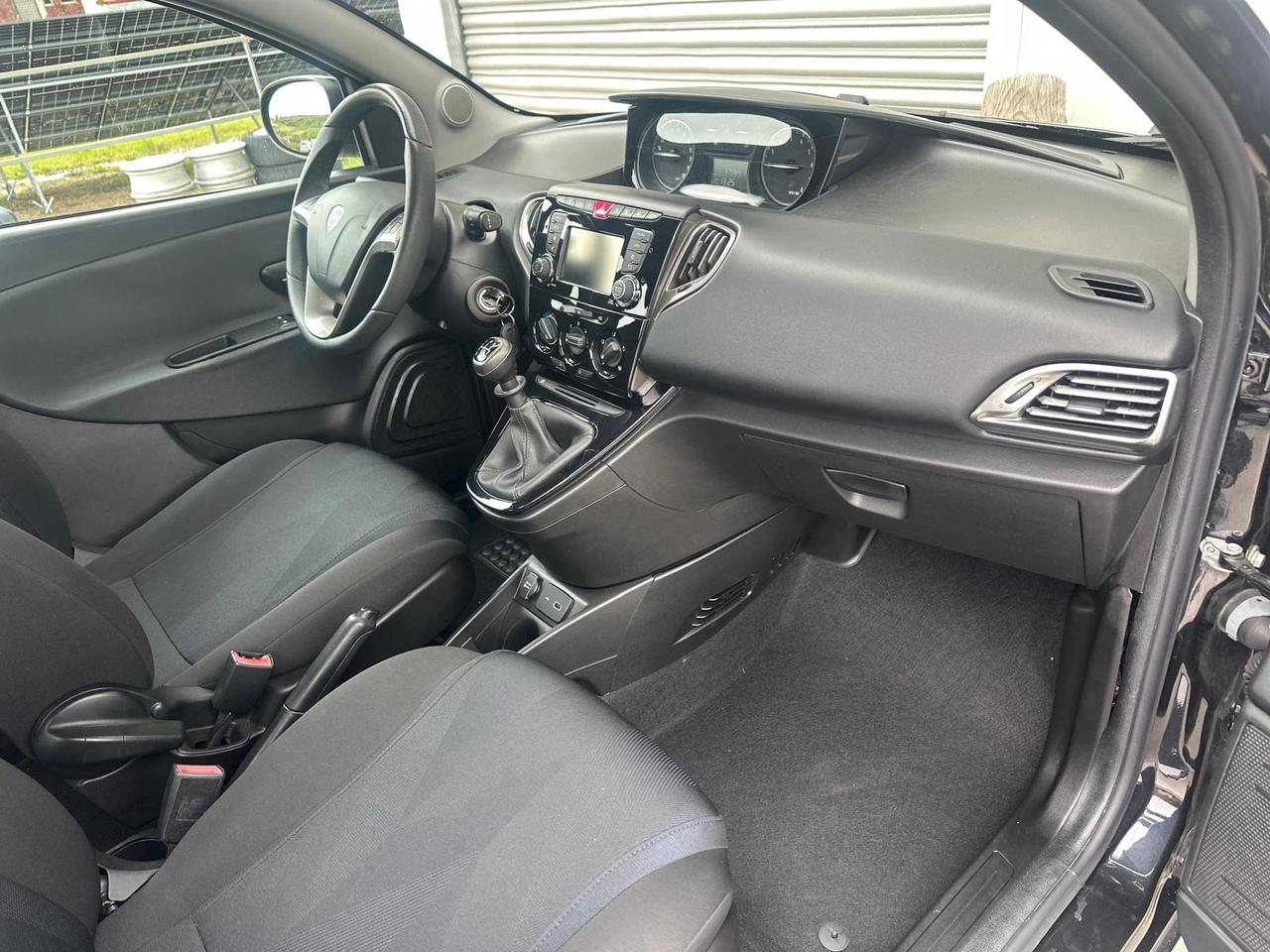 Lancia Ypsilon 1.2 69 CV 5 porte S&S Platinum