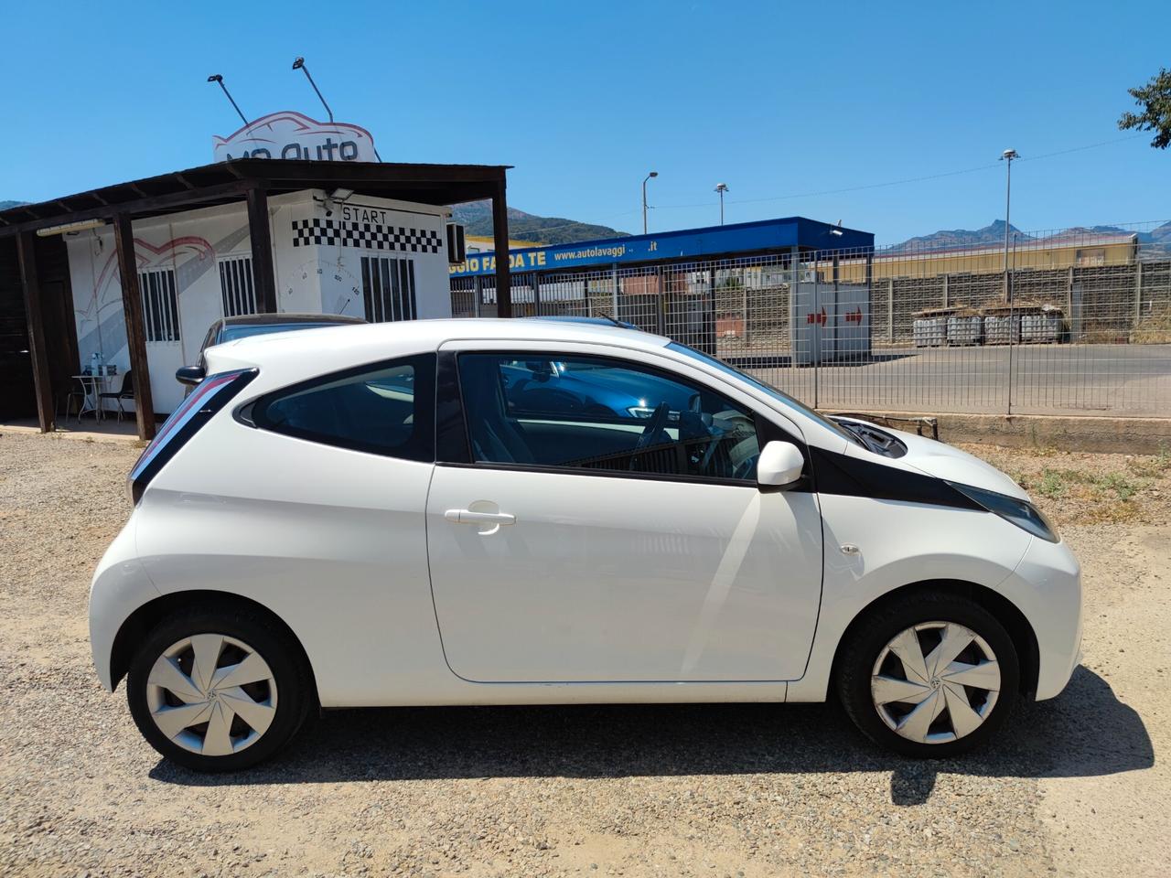 Toyota Aygo 1.0 VVT-i 69 CV 3 porte x-clusiv