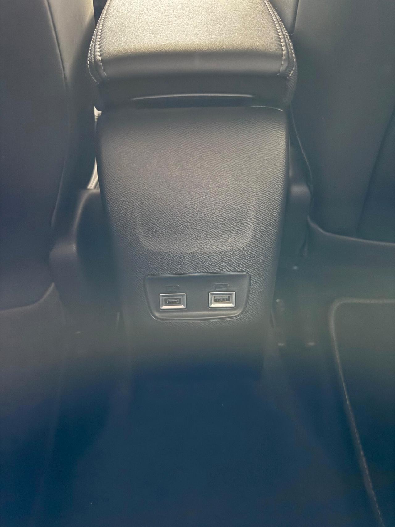 Peugeot 2008 motore elettrico 156 CV GT