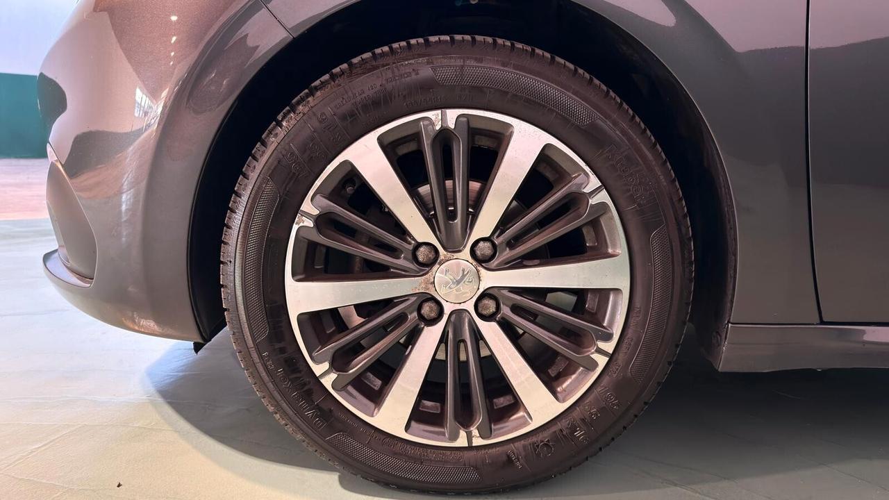 Peugeot 208 PureTech 82 5 porte Allure