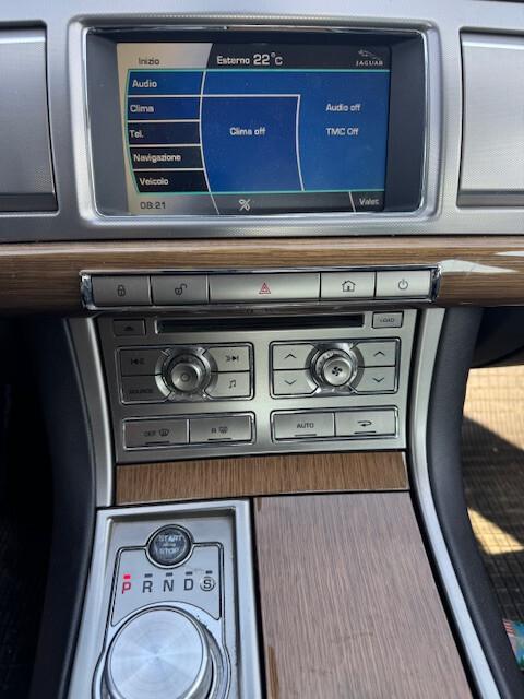 Jaguar XF 2.7D V6 Premium Luxury