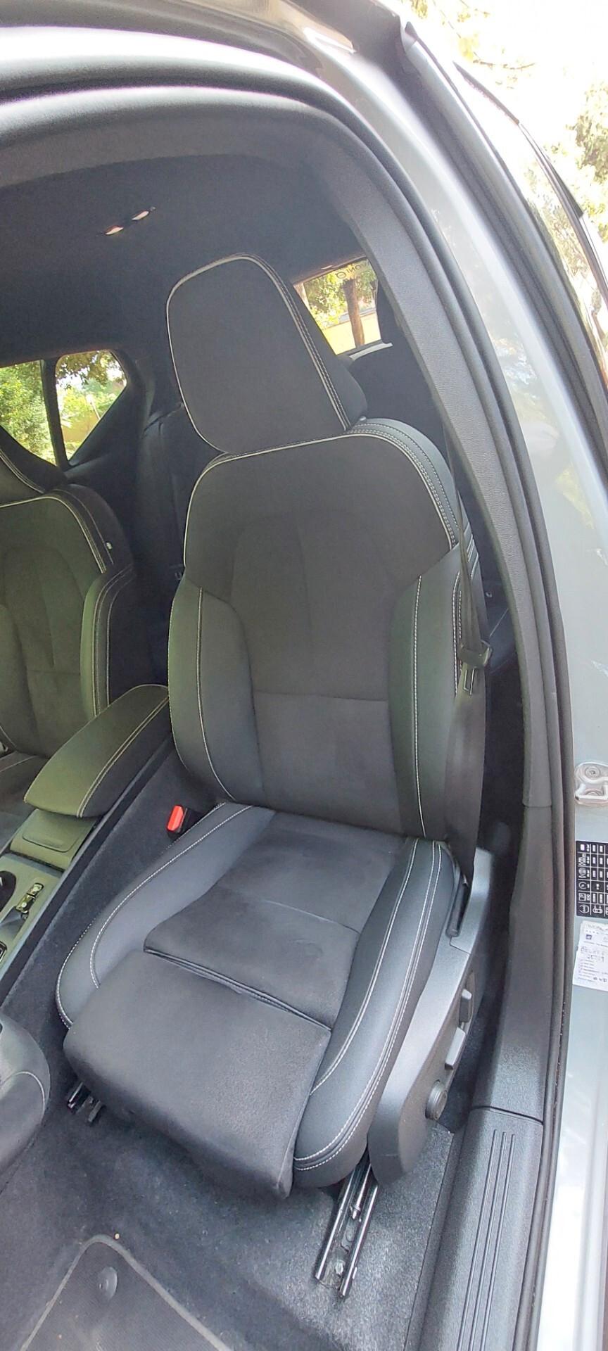 VOLVO XC 40 B3 ULTIMATE PLUS 2.0 IBRIDO 163 CV AUTOMATICA STRAFULL OPTIONAL NUOVA
