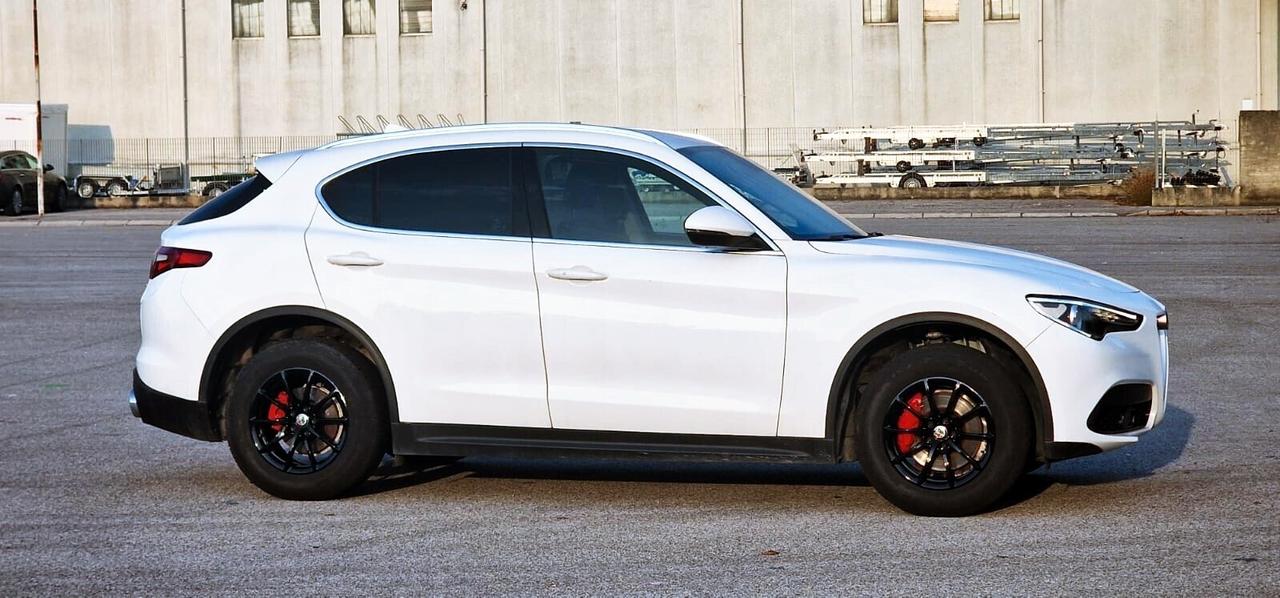 Alfa Romeo Stelvio 2.2 Turbodiesel 190 CV AT8 Q4 B-Tech