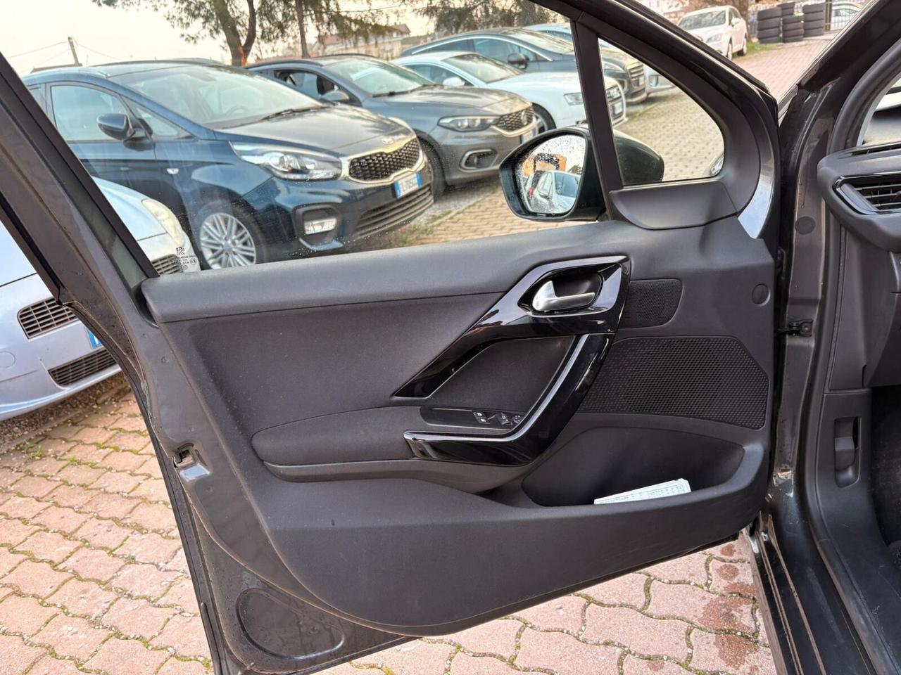 Peugeot 208 1.4 HDi 68 CV 5 porte Allure