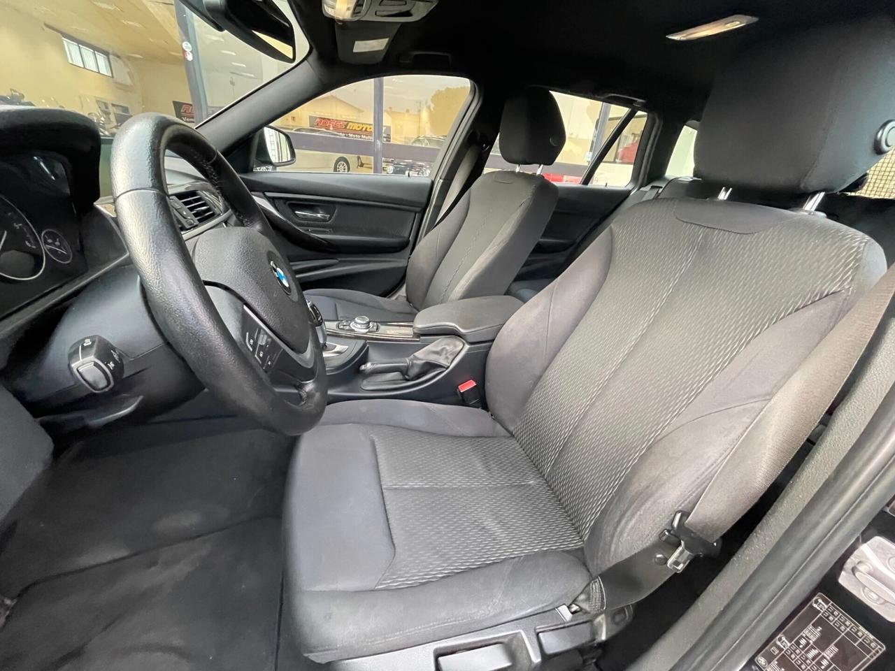 Bmw 318 318d Touring Luxury aut. NEOPATENTATI - GANCIO TRAINO