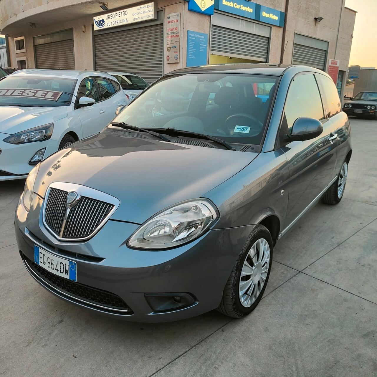 Lancia Ypsilon 1.3 MJT 75 CV Platino