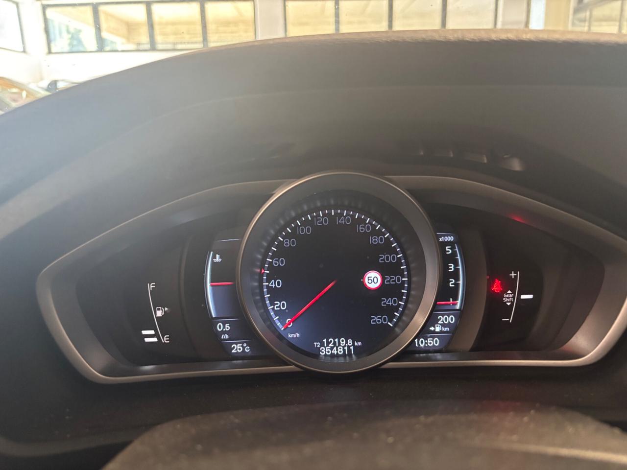 Volvo V40 D2 R-design EXPORT / COMMERCIANTI