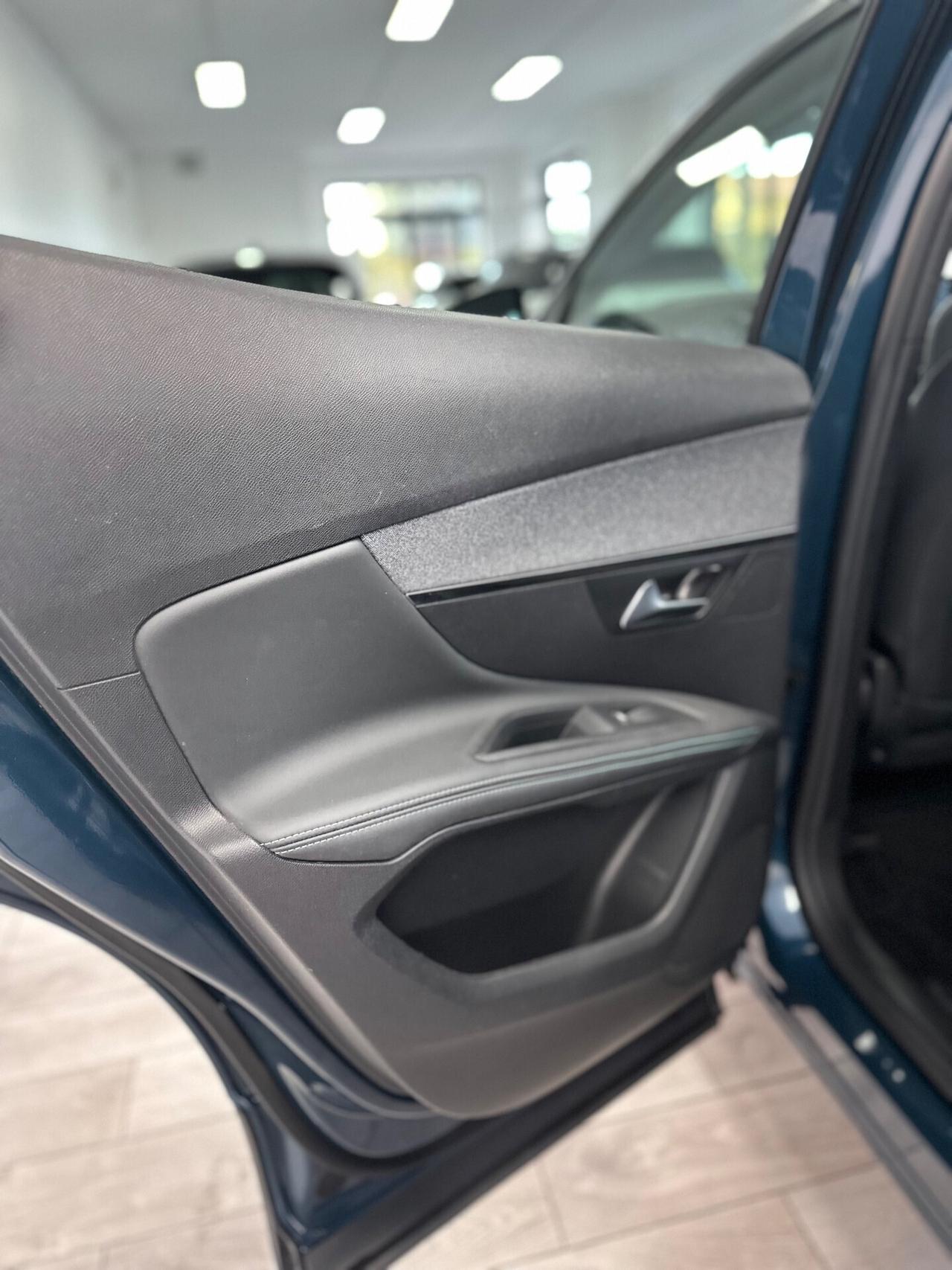 Peugeot 3008 BlueHDi 1.5 130cv S&S Allure