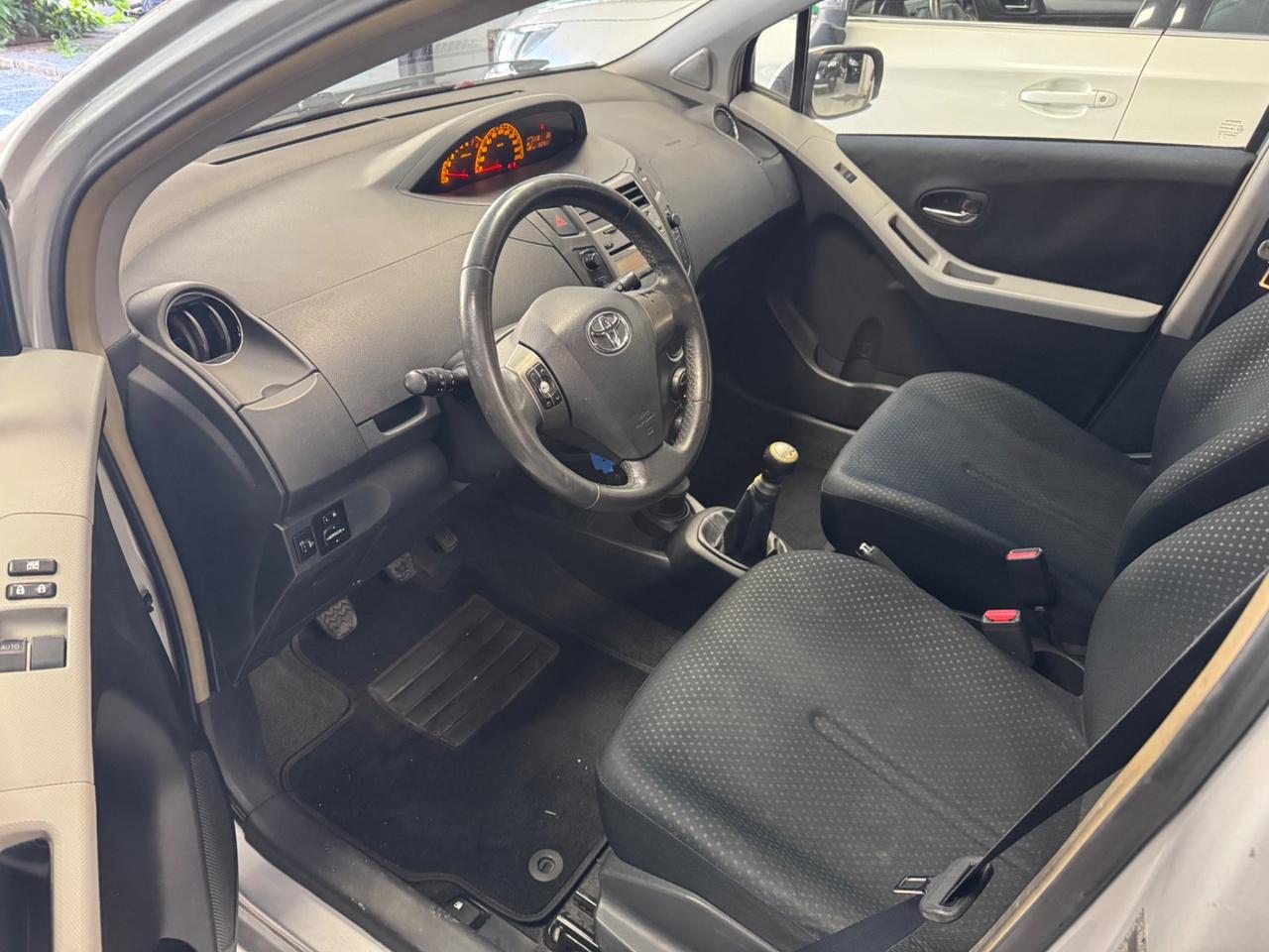 Toyota Yaris 1.0 5 porte Sol