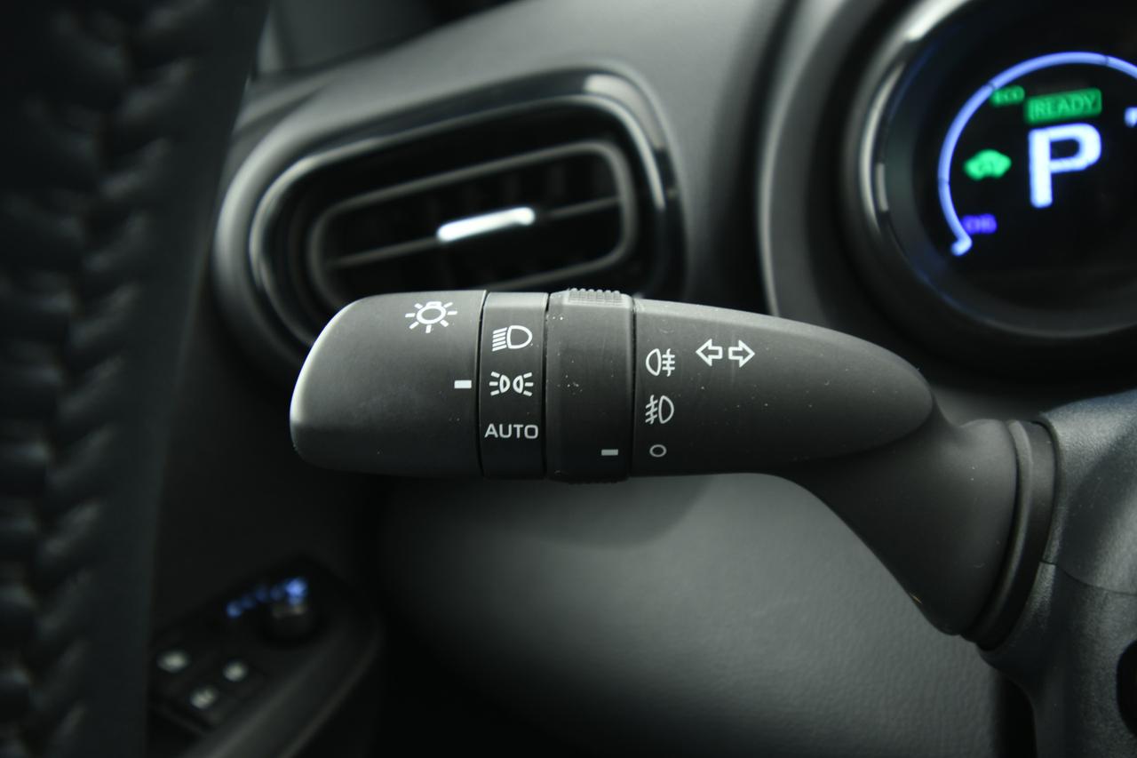 TOYOTA Yaris 1.5h Style CAMERA+ACC+APP CONNECT+NEOPATENTATI