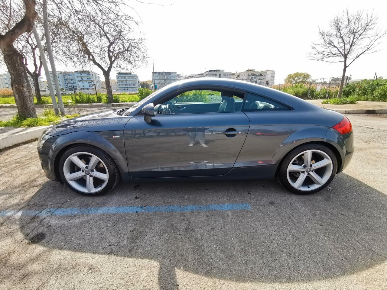 Audi TT Coupé 2.0 TFSI S-LINE
