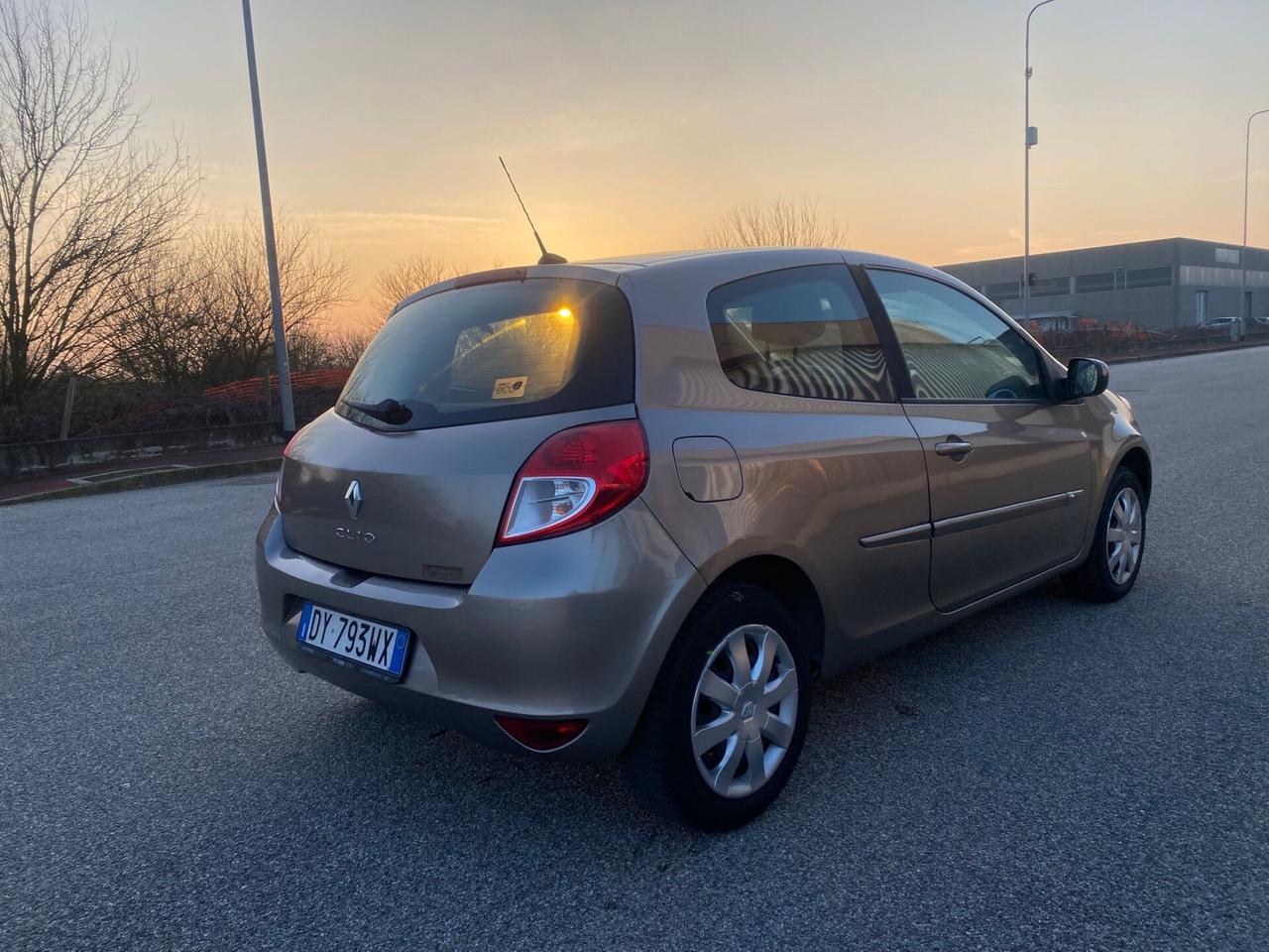 Renault Clio 1.2 16V 3 porte Luxe