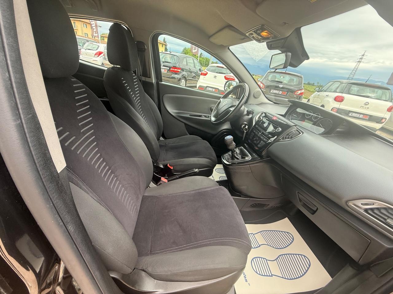 Lancia Ypsilon 0.9 TwinAir 85 CV 5 porte S&S Platinum