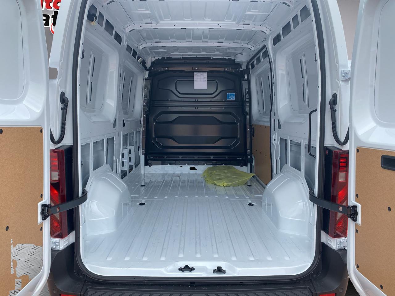 Nissan INTERSTAR N-CONNECTA MY 26 L2P2H2 130 CV