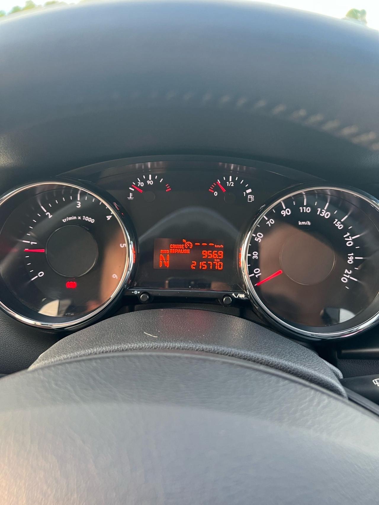 Peugeot 3008 1.6 HDi 110CV cambio robotizzato Tecno