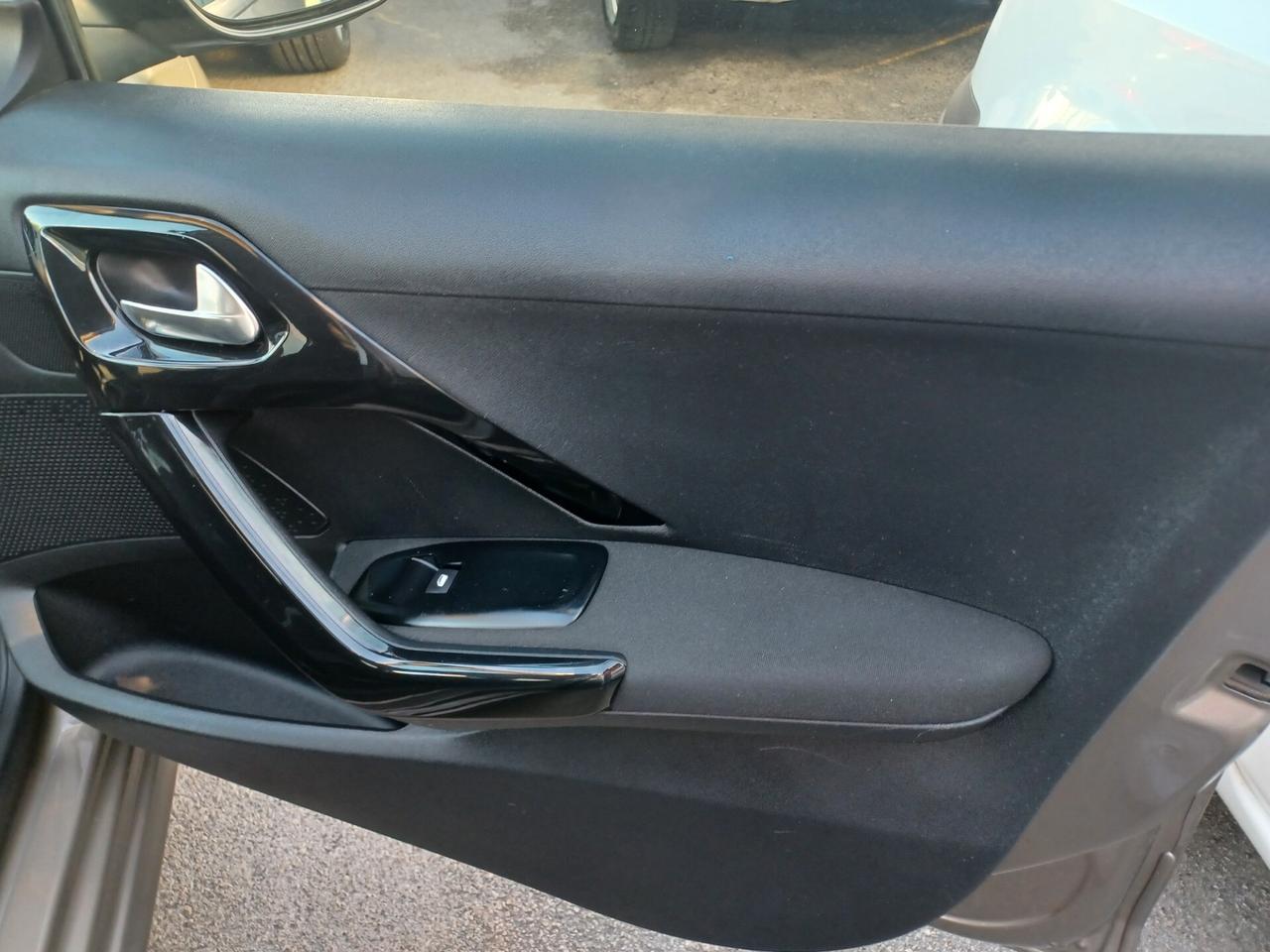Peugeot 208 1.0 Benzina 5 porte Active