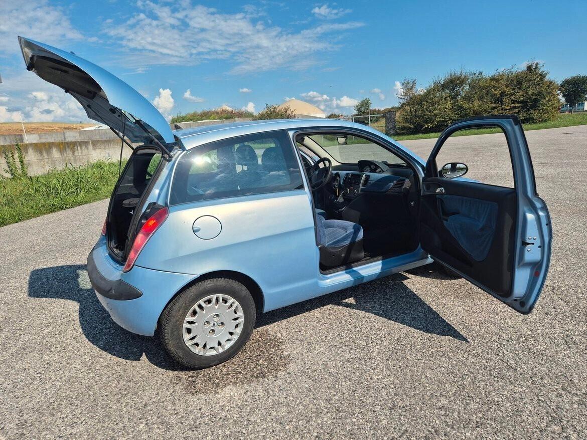 Lancia Ypsilon 1.2 Argento ok neopatentato TAGLIANDATA E REVISIONATA