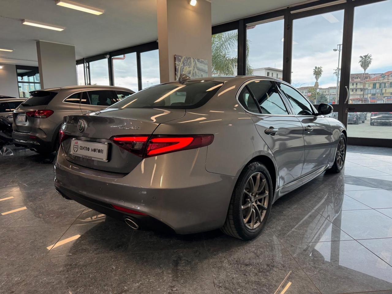 Alfa Romeo Giulia 2.2 T Diesel At8 180cv Super Navi Paddle Full