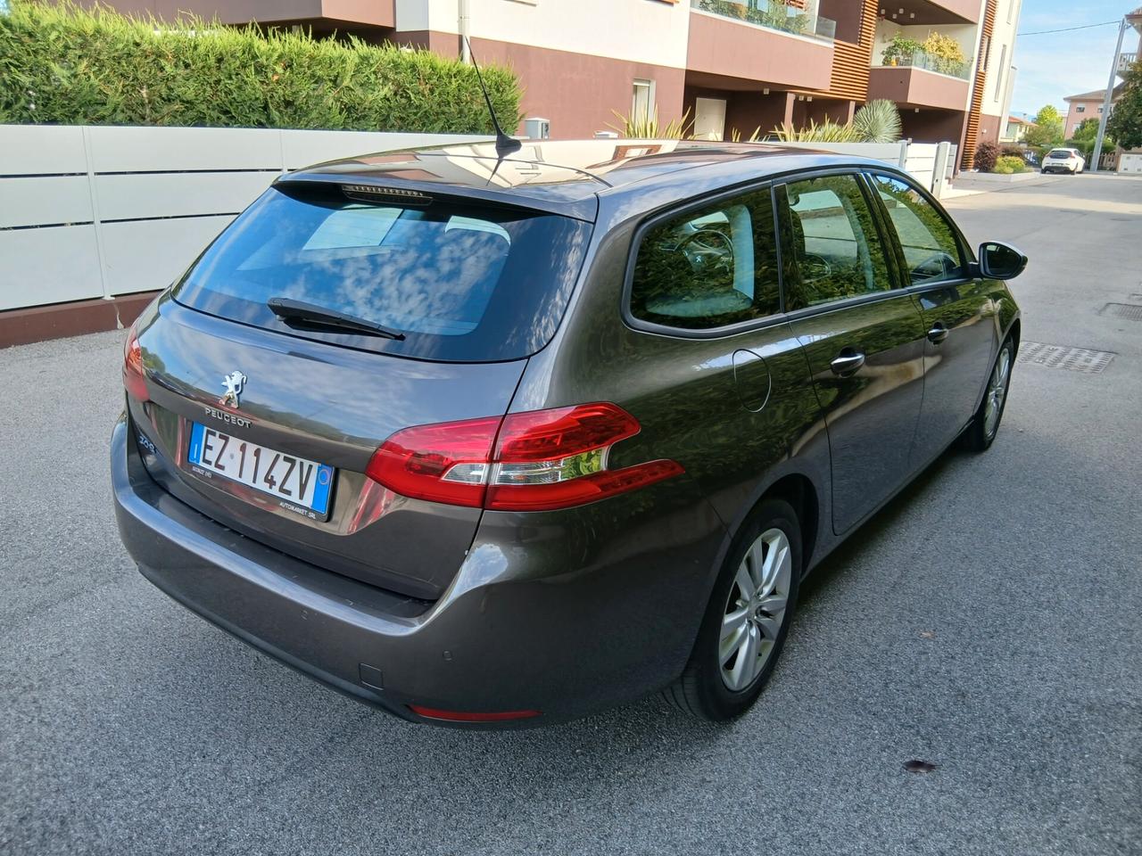 Peugeot 308 BlueHDi 115 cv allure sw tua a € 158 mese