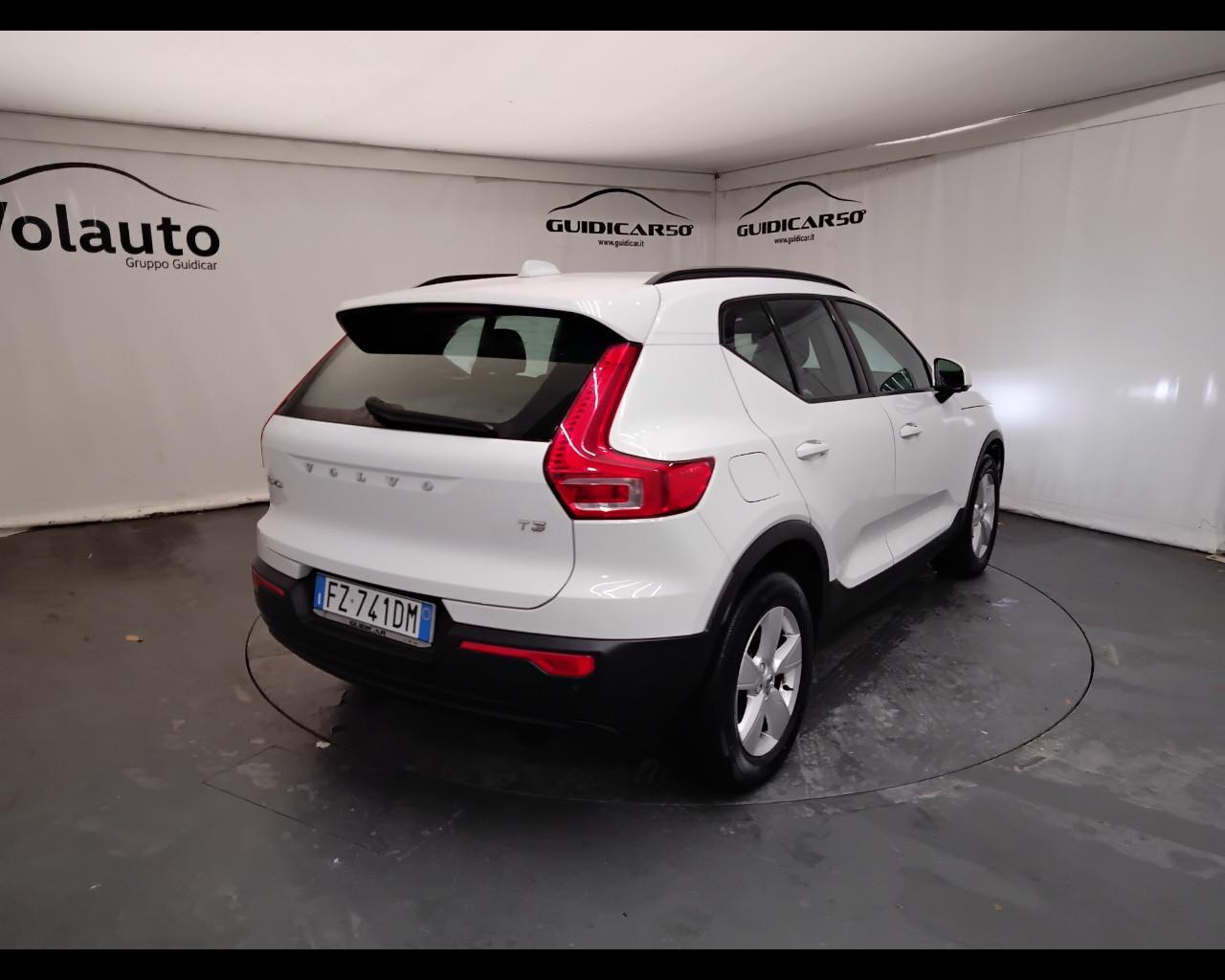 VOLVO XC40 - XC40 1.5 t3 Momentum Core 163cv my21