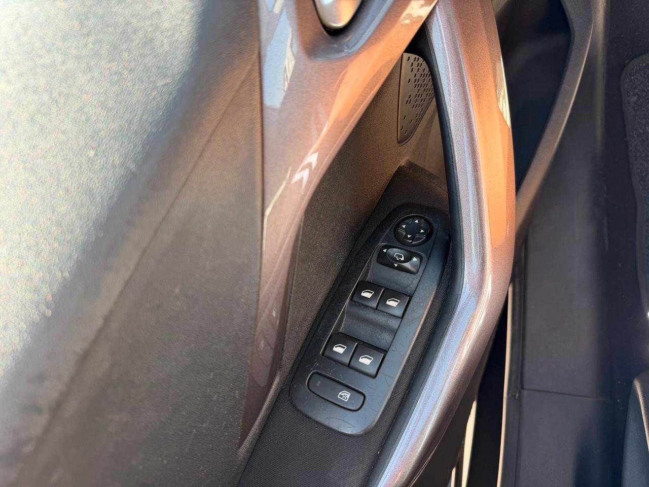 PEUGEOT 2008 2016 1.6 DIESEL 99 CV *LEGGI