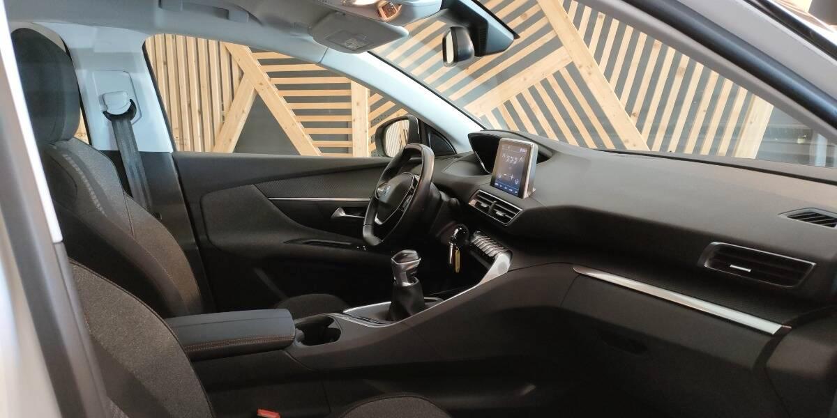 Peugeot 3008 1.6 bluehdi Business s&s 120cv