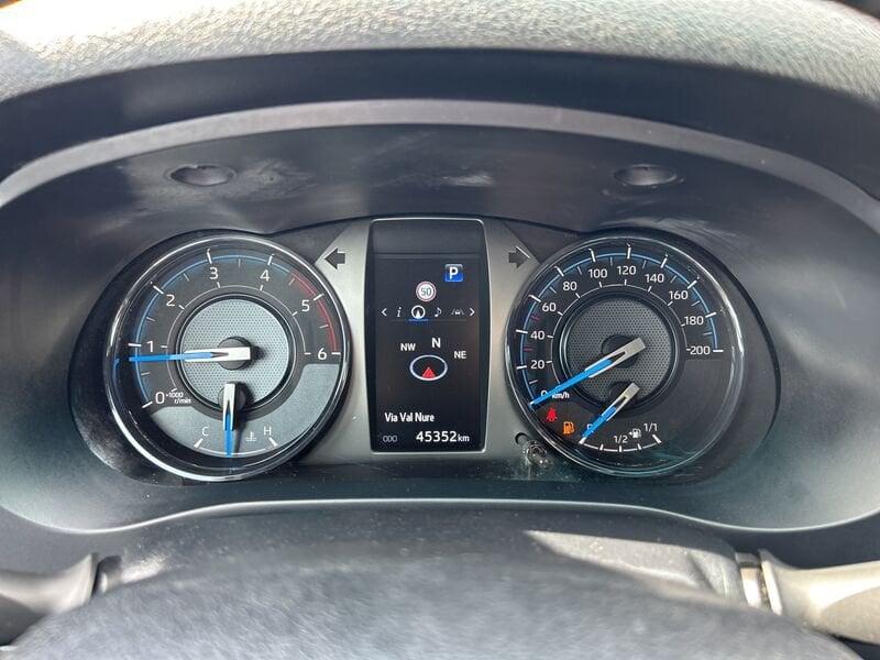 Toyota Hilux 2.4 D-4D A/T 4WD 4 porte Double Cab Invincible IVA ESPOSTA COMPRESA
