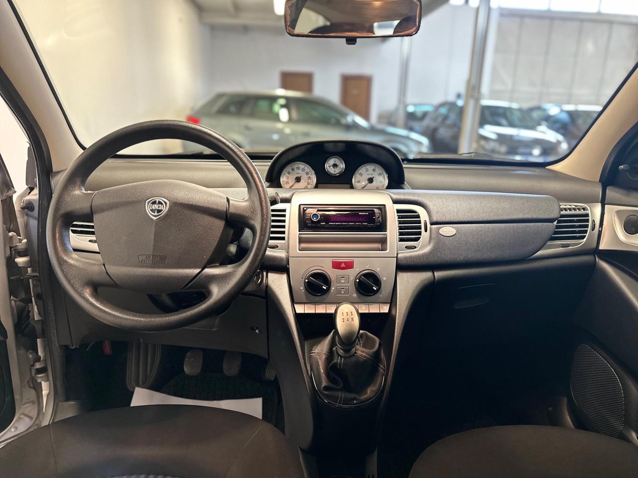 Lancia Ypsilon 1.2 Argento NEOPATENTATI
