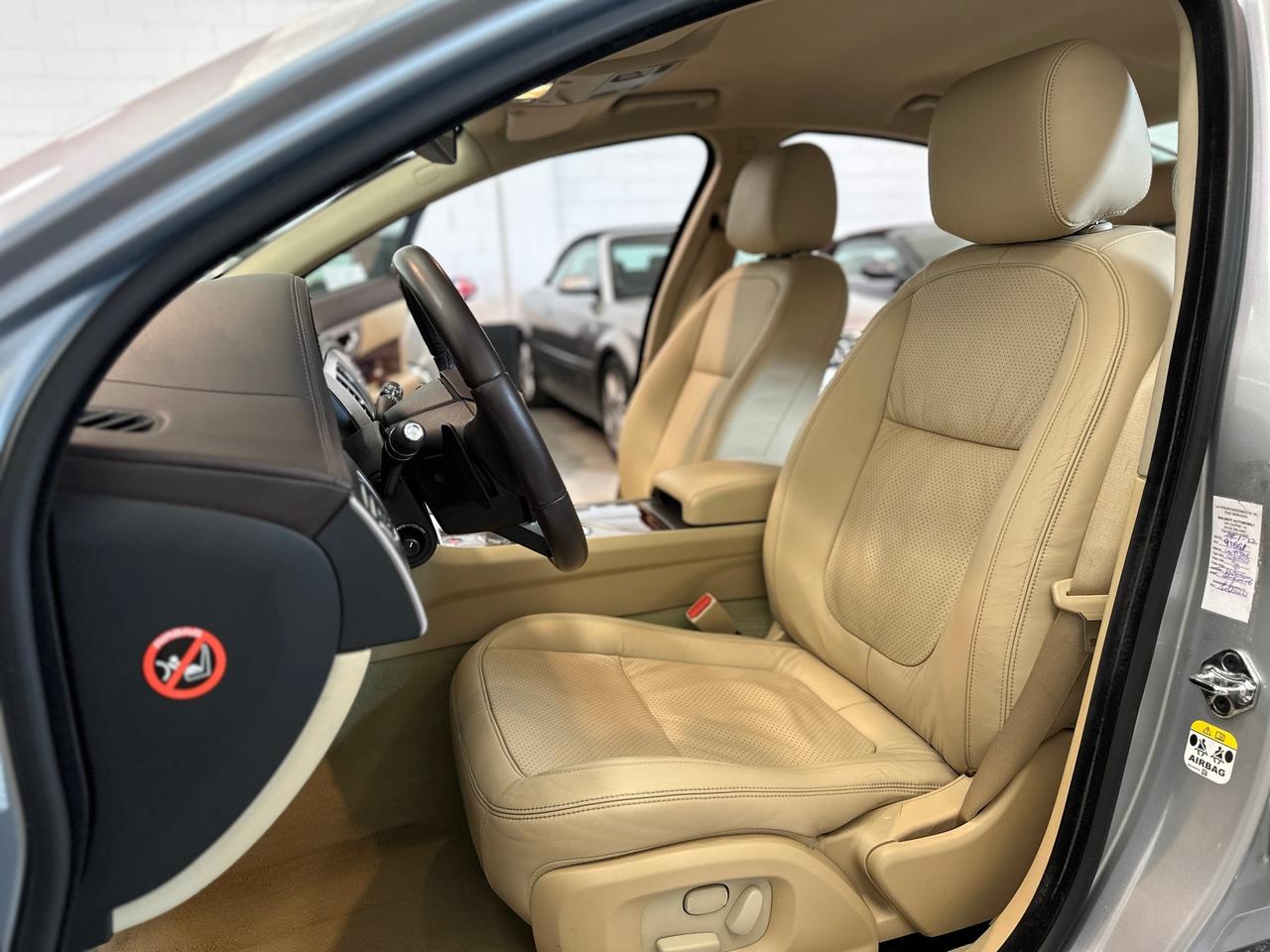 Jaguar XF 4.2 V8 Premium Luxury