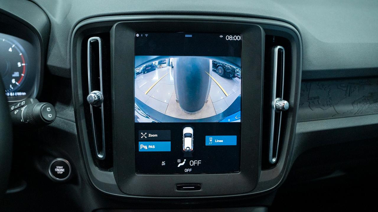 Volvo XC40 2.0 D3 150CV MOMENTUM PRO AUTO NAVI LED FULL OPTIONAL