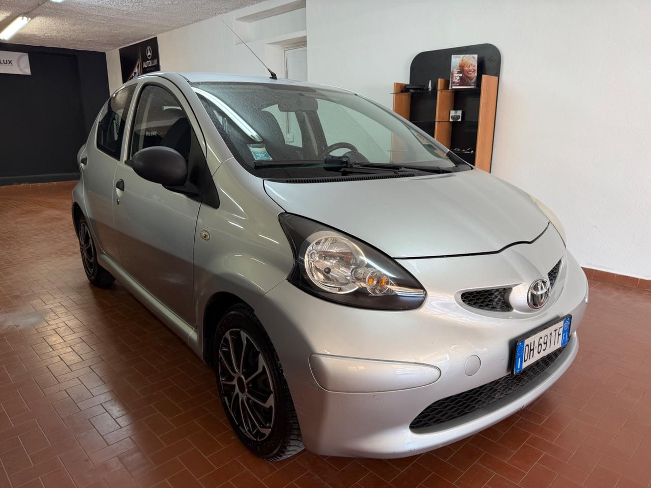 Toyota Aygo 1.0 12V VVT-i 5 porte Sol