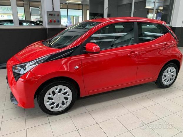 Toyota Aygo Connect 1.0 VVT-i 72 CV 5 porte x...