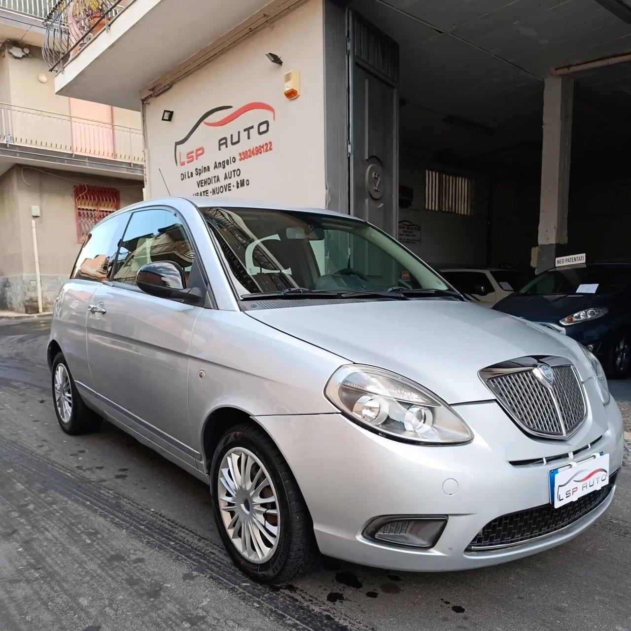 Lancia Ypsilon 1.2 69 CV Unyca