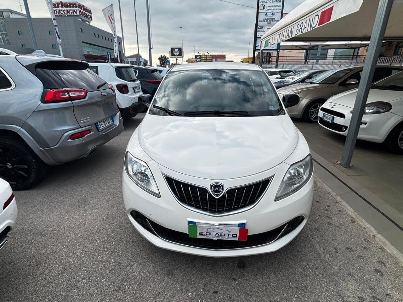 Lancia Ypsilon 1.0 FireFly 5 porte S&S Hybrid Ecochic Silver