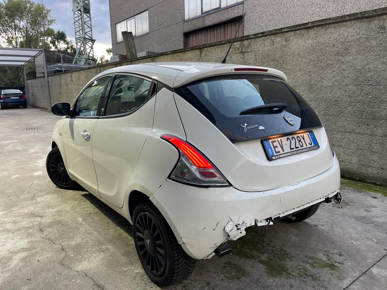 Lancia Ypsilon 1.2 benzina euro6b neopatentati