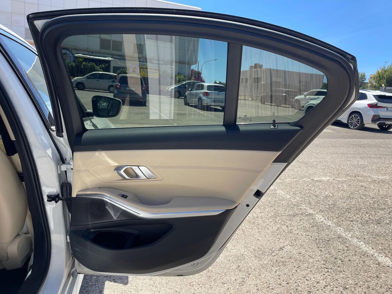 Bmw 320 i Luxury #11281