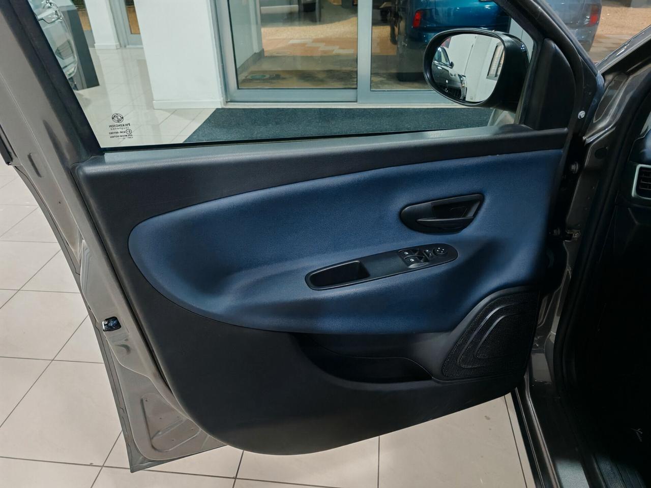 Lancia Ypsilon 1.0 Hybrid Gold 2023