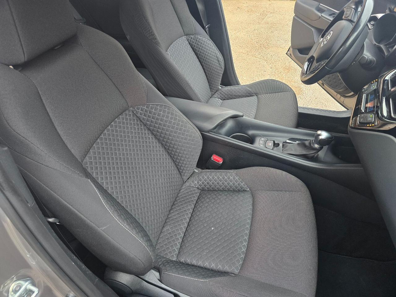 Toyota C-HR 1.8 Hybrid E-CVT Business