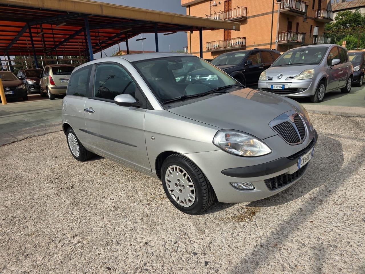 Lancia Ypsilon 1.2 16V Oro