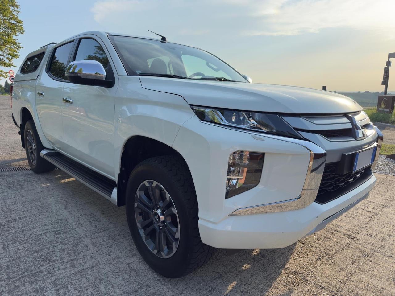 Mitsubishi L200 2.3 D Doub.Cab 4x4 Sup.Select P2.Intouch Diamond aut.