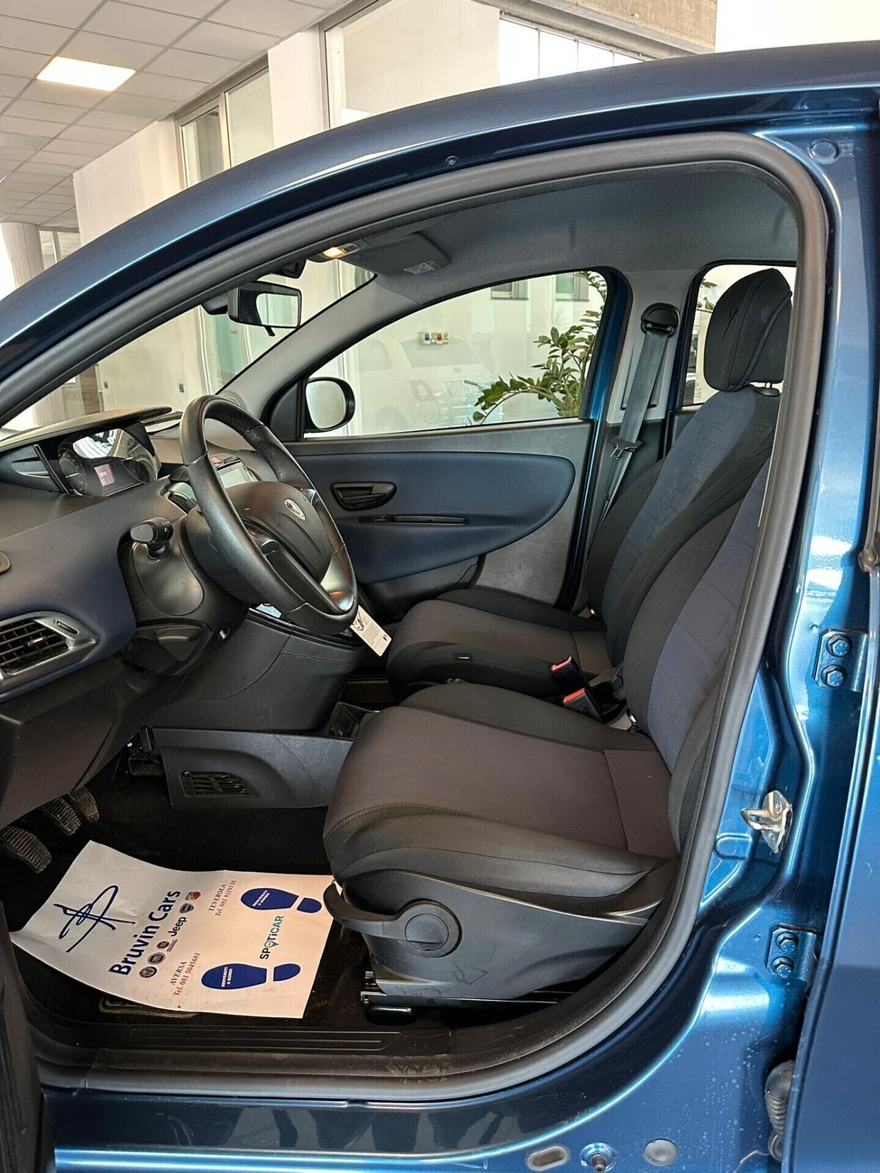 Lancia Ypsilon 1.0 Hybrid Platino 2024 FULL OPTIONAL